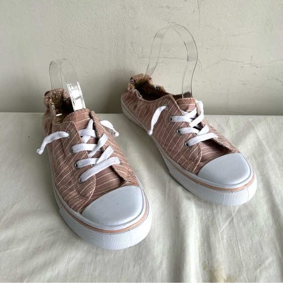 Maurices Slip on Lace up Canvas Stripe Sneakers Size 10 - Picture 2 of 10